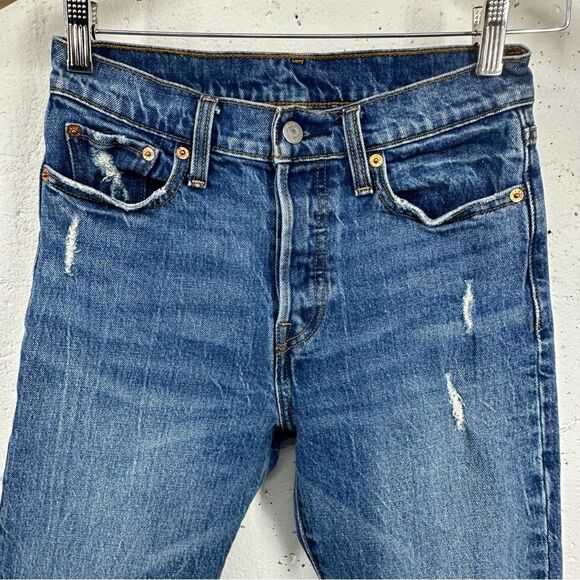 Levi's size 26 Wedgie Straight Distressed Jeans in Lasting Impression Wash - Picture 3 of 13